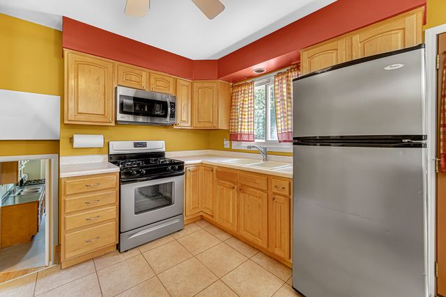 580 N 6TH Avenue, Des Plaines, IL 60016