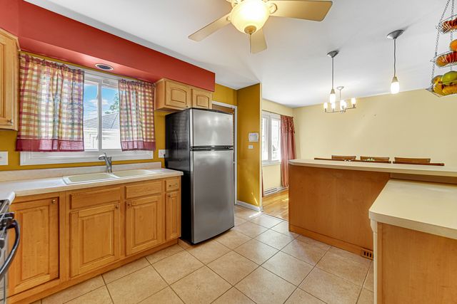 580 N 6TH Avenue, Des Plaines, IL 60016