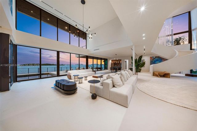 11400 N Bayshore Dr, North Miami, FL 33181