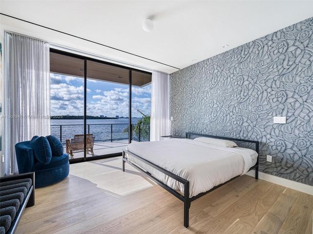 11400 N Bayshore Dr, North Miami, FL 33181