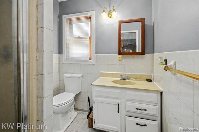 23136 Hill Avenue, Warren, MI 48091