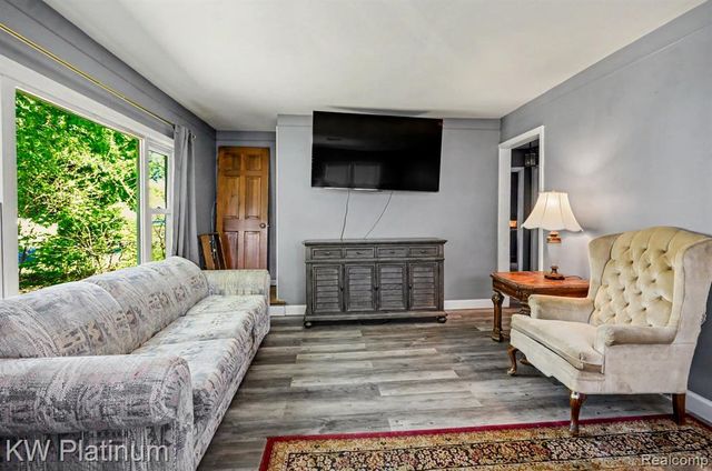 23136 Hill Avenue, Warren, MI 48091