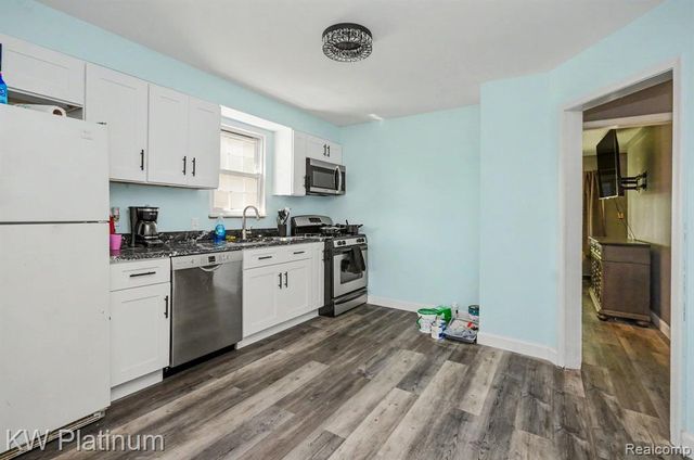 23136 Hill Avenue, Warren, MI 48091