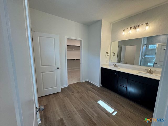 3725 Pin Oak Hills, Seguin, TX 78155