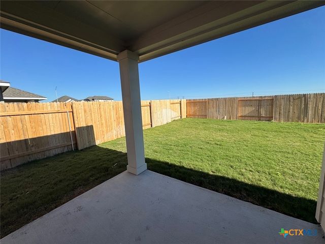 3725 Pin Oak Hills, Seguin, TX 78155