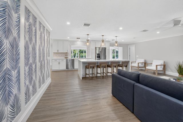 135 SE 28th Court, Boynton Beach, FL 33435