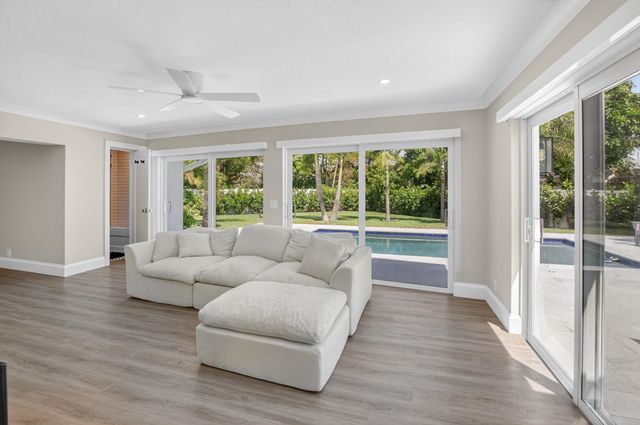 135 SE 28th Court, Boynton Beach, FL 33435