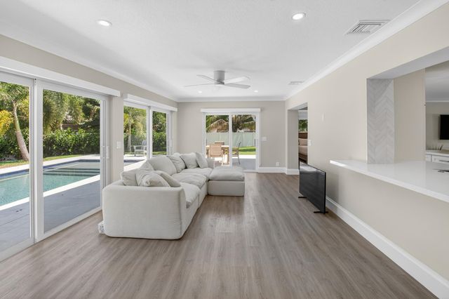 135 SE 28th Court, Boynton Beach, FL 33435