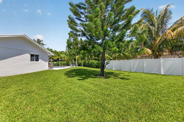 135 SE 28th Court, Boynton Beach, FL 33435