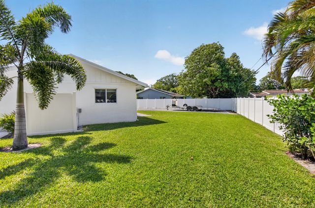 135 SE 28th Court, Boynton Beach, FL 33435