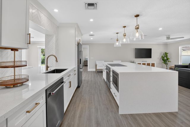 135 SE 28th Court, Boynton Beach, FL 33435
