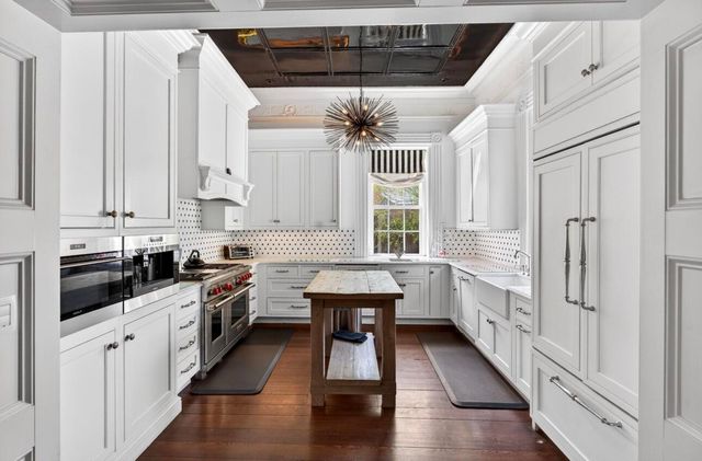 36 Society Street, Charleston, SC 29401