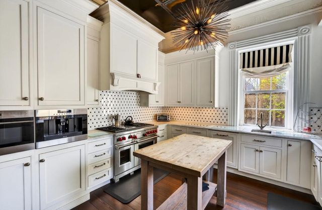 36 Society Street, Charleston, SC 29401