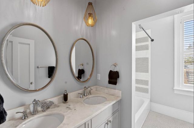 36 Society Street, Charleston, SC 29401