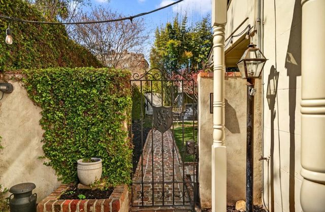 36 Society Street, Charleston, SC 29401