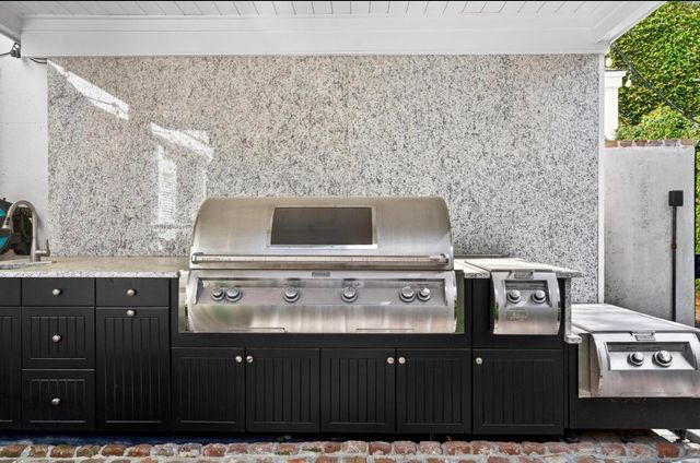 36 Society Street, Charleston, SC 29401