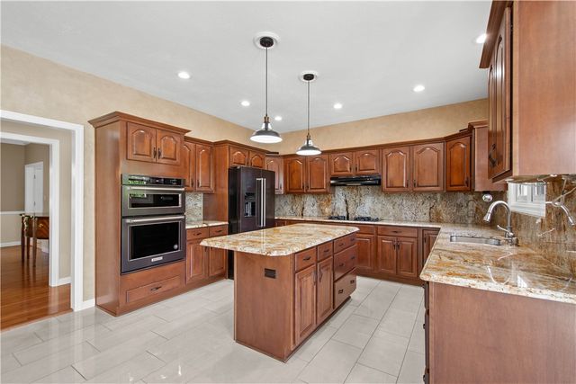 301 Bunker Hill Drive, Peters Twp, PA 15317