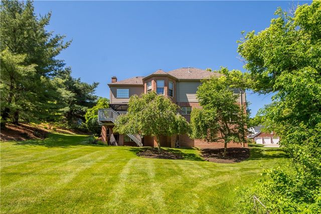301 Bunker Hill Drive, Peters Twp, PA 15317