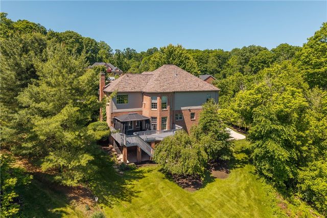 301 Bunker Hill Drive, Peters Twp, PA 15317