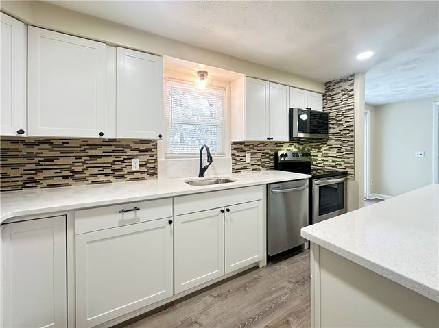 135 South Pierce Road, East Greenwich, RI 02818