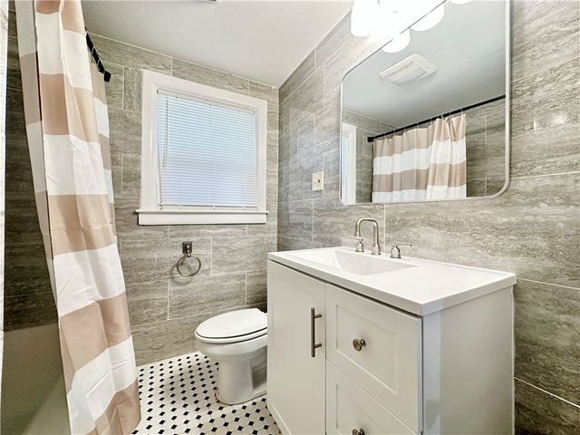 135 South Pierce Road, East Greenwich, RI 02818