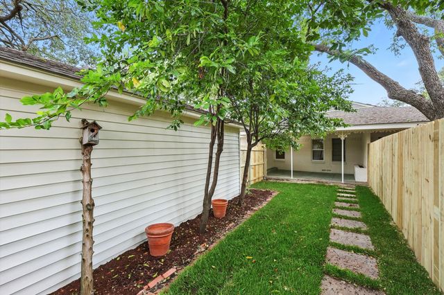 6519 Ravendale Lane, Dallas, TX 75214