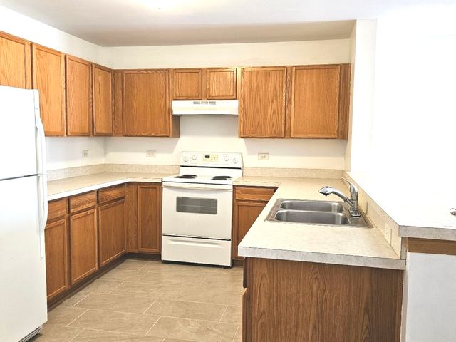 1443 Mcclure Road 207, Aurora, IL 60505