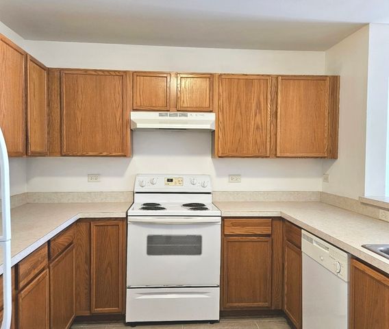 1443 Mcclure Road 207, Aurora, IL 60505