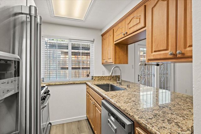 6693 Greenback Ln, Citrus Heights, CA 95621