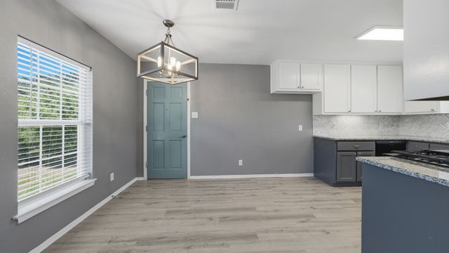 313 W 7th Street, Weatherford, TX 76086