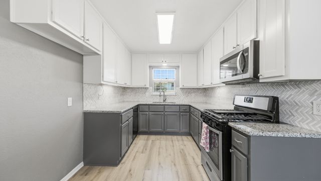 313 W 7th Street, Weatherford, TX 76086