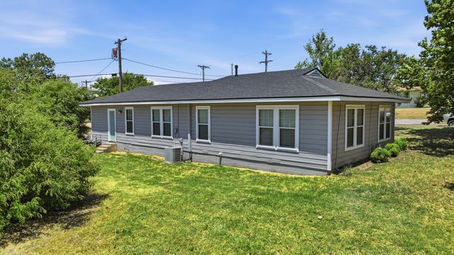 313 W 7th Street, Weatherford, TX 76086