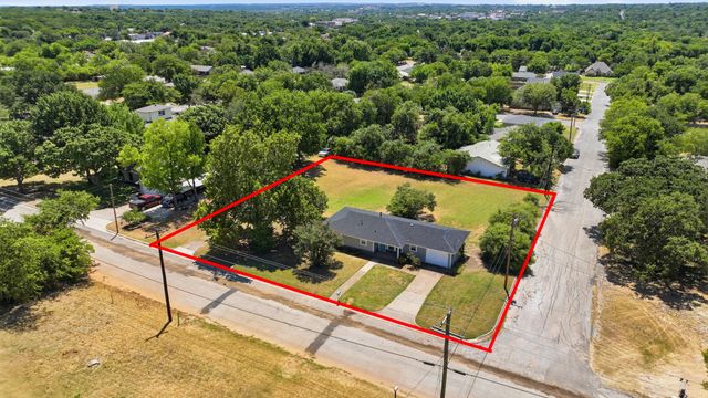 313 W 7th Street, Weatherford, TX 76086