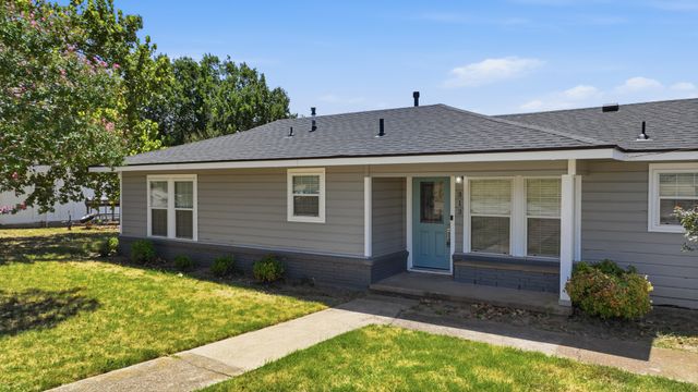313 W 7th Street, Weatherford, TX 76086