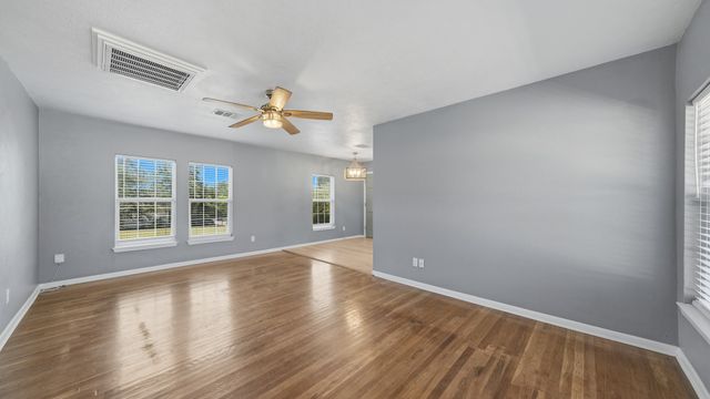 313 W 7th Street, Weatherford, TX 76086