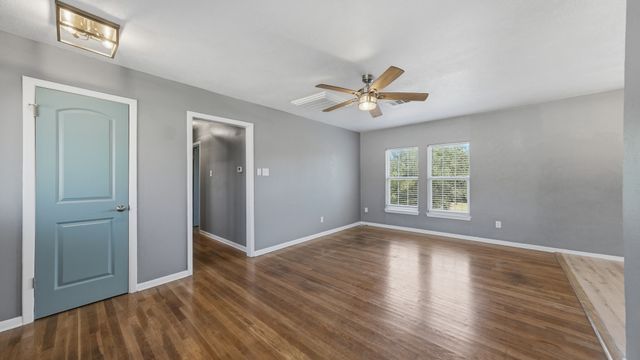 313 W 7th Street, Weatherford, TX 76086