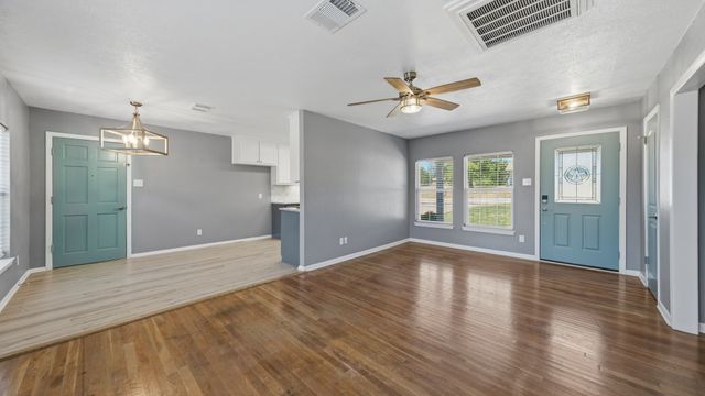 313 W 7th Street, Weatherford, TX 76086