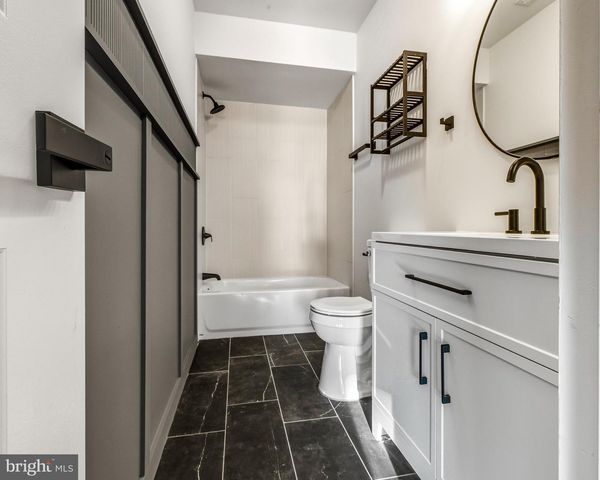 1 WINDSOR CT, Sewell, NJ 08080