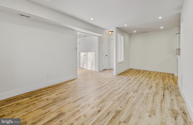 1 WINDSOR CT, Sewell, NJ 08080