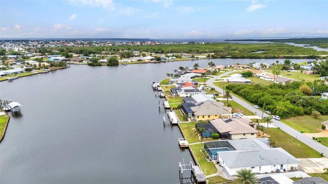 205 EAST TARPON BOULEVARD NW, Port Charlotte, FL 33952