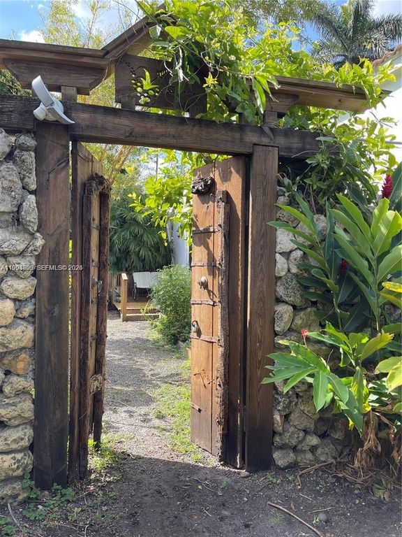 732 NE 87th St 3, Miami, FL 33138