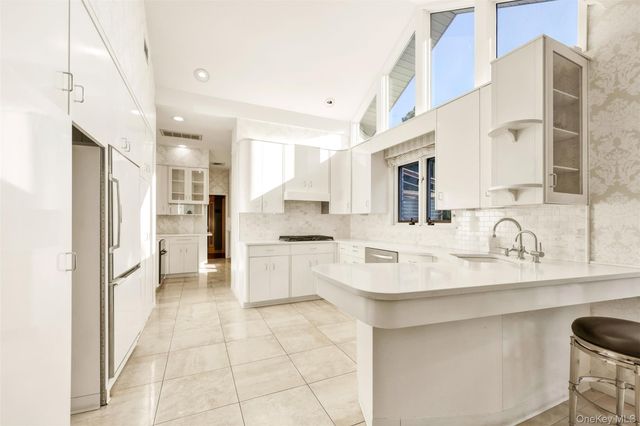 305 S Grandview Avenue, Monsey, NY 10952