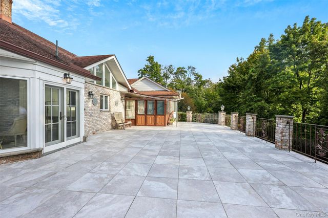 305 S Grandview Avenue, Monsey, NY 10952