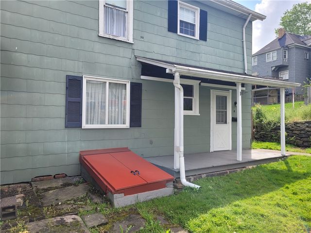 807 Oak St, Monessen, PA 15062