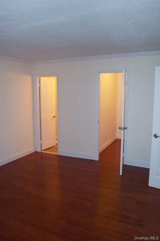 12 Granada Crescent 12-1, White Plains, NY 10603