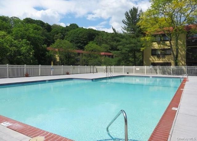 12 Granada Crescent 12-1, White Plains, NY 10603