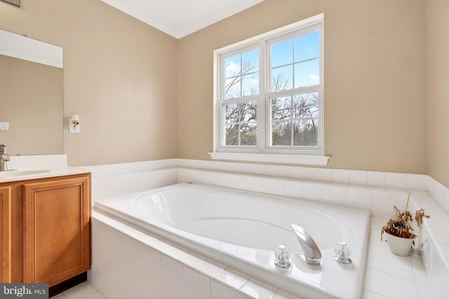 14 WOOD VIEW DR, Mount Laurel, NJ 08054