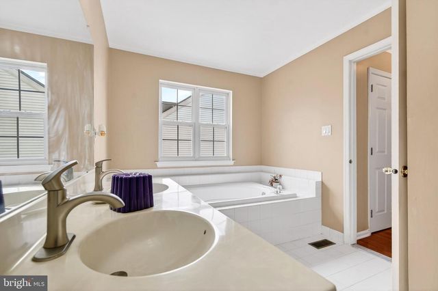 14 WOOD VIEW DR, Mount Laurel, NJ 08054