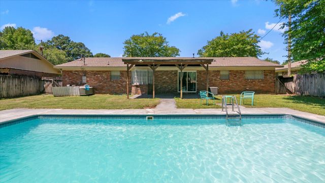 103 Mary Cir., Hattiesburg, MS 39402