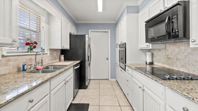 103 Mary Cir., Hattiesburg, MS 39402